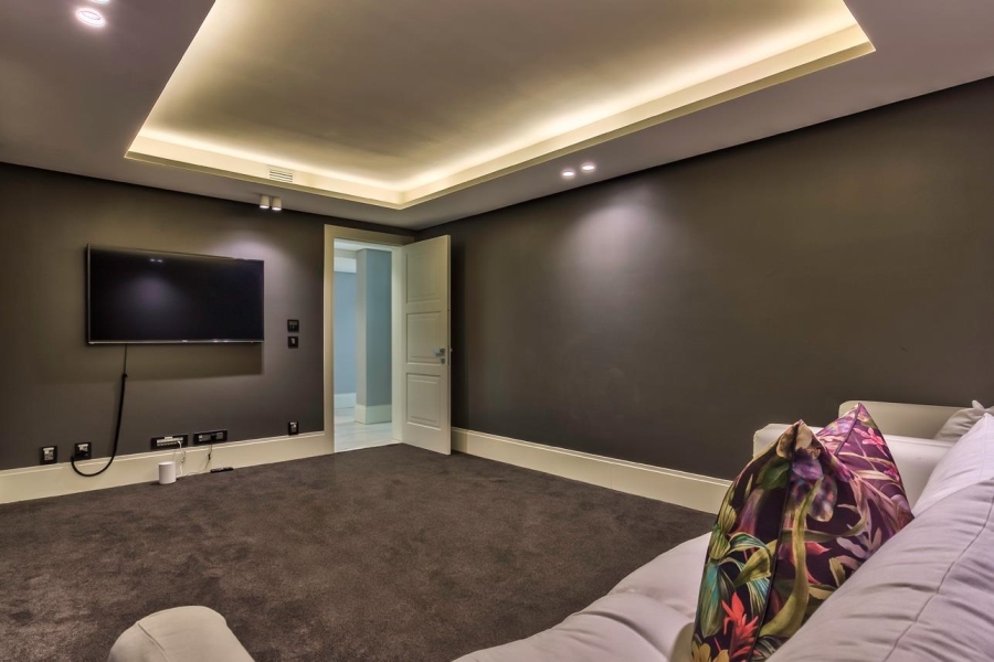 5 Bedroom Property for Sale in Bantry Bay Western Cape